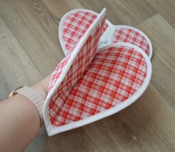 Kuchyňská chňapka srdíčko bíločervená kostička 2 ks