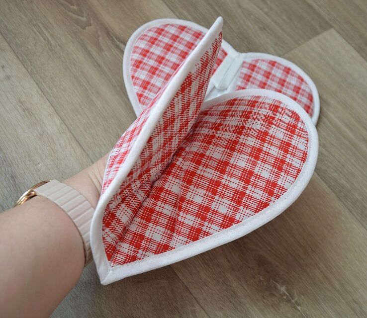 Kuchyňská chňapka srdíčko bíločervená kostička 2 ks