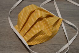 Bavlněná rouška dvouvrstvá žlutá s bílým puntíkem