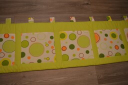Velký kapsář na zeď 200x50 cm - limetková s kruhy
