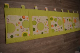 Velký kapsář na zeď 200x50 cm - limetková s kruhy