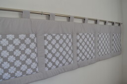 Kapsář na zeď za postel 200x50 Čtyřlístky na šedé
