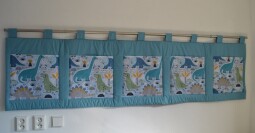 Kapsář za postel 200x50 cm Dinosauři na petrolejové