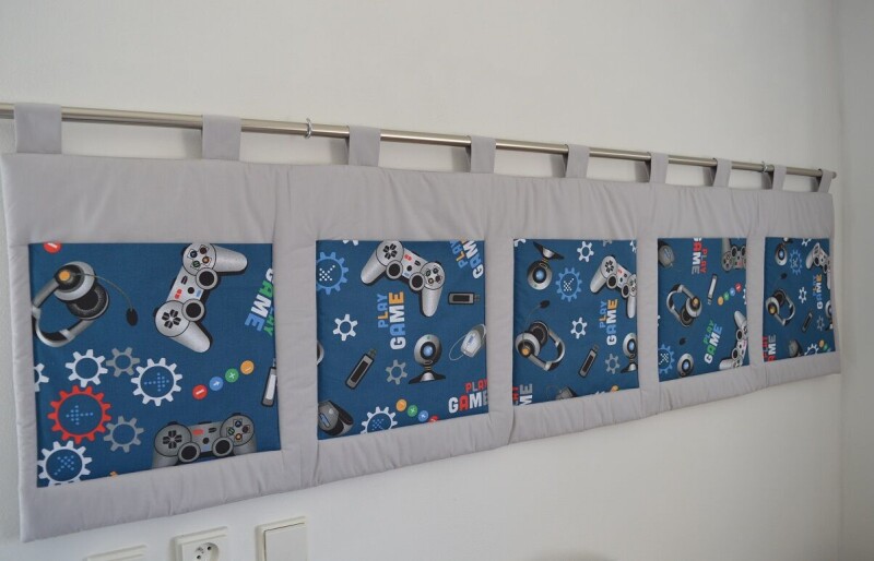 Velký kapsář za postel 200x50 cm Herní konzole na světle šedé