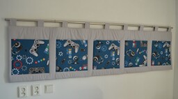 Velký kapsář za postel 200x50 cm Herní konzole na světle šedé