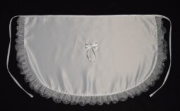 Saténový bryndák pro novomanžele lemovaný tylovým volánkem s perličkami