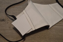 Dámská tvarovaná rouška s kapsou na filtr Kočky