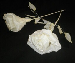 Krémová monofilová růže na stonku - zápich