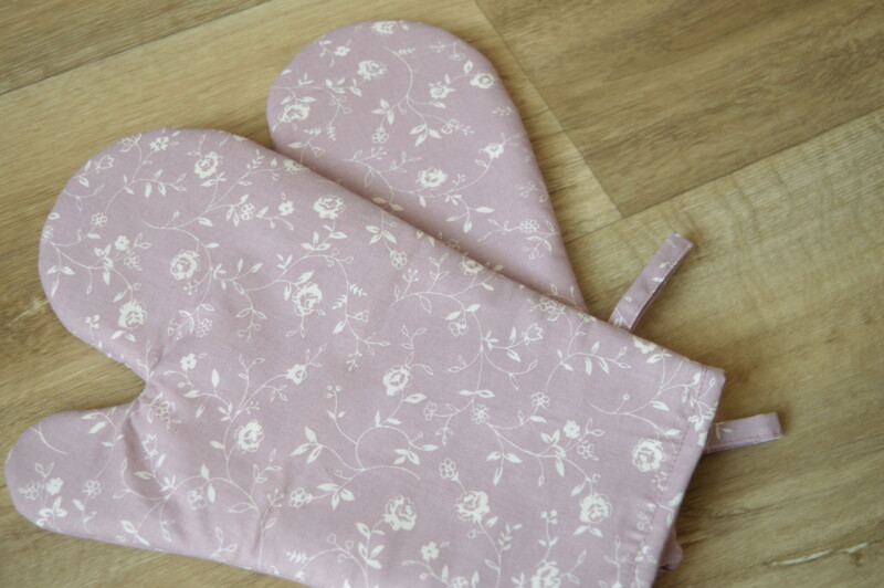 Kuchyňská chňapka Bílé kvítí na starorůžové 2 ks