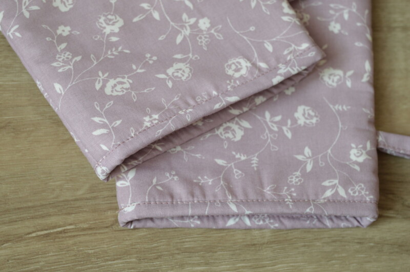 Kuchyňská chňapka Bílé kvítí na starorůžové 2 ks