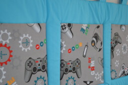 Velký kapsář na zeď za postel 200x50 cm tyrkysová Herní konzole