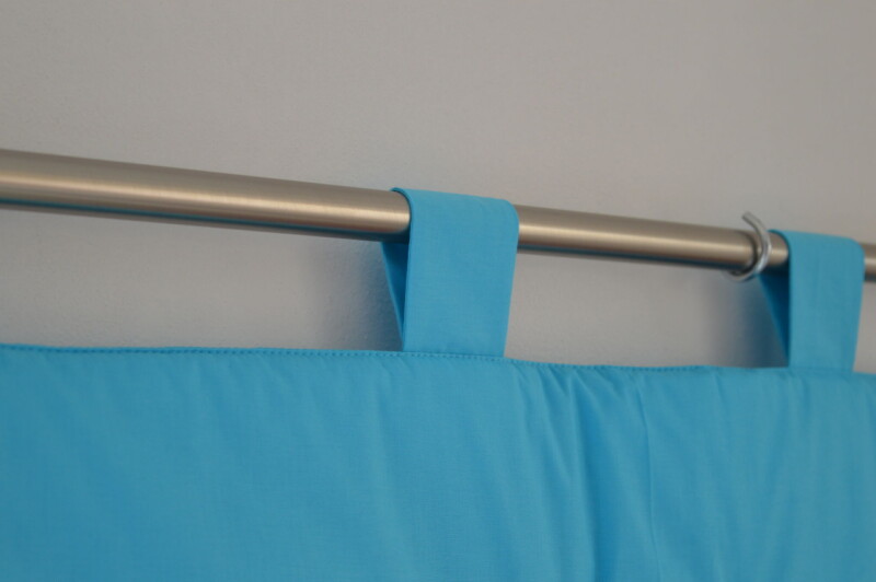 Velký kapsář na zeď za postel 200x50 cm tyrkysová Herní konzole