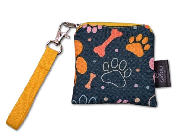 Pouzdro/klíčenka 9 x 9 cm Tlapky na tmavě zelené