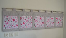 Šedý kapsář za postel 200x50 cm Srdíčka 