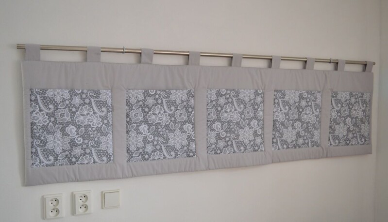 Velký kapsář na zeď 200x50 cm světle šedá Krajka