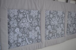 Velký kapsář na zeď 200x50 cm světle šedá Krajka