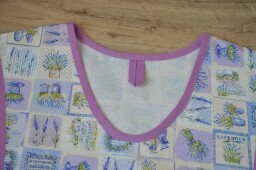 Dámská bavlněná zástěra klokanka Levandule fialkový lem