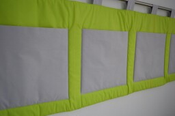 Velký kapsář na zeď 200x50 cm zelená, šedé kapsy a poutka