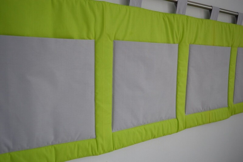 Velký kapsář na zeď 200x50 cm zelená, šedé kapsy a poutka