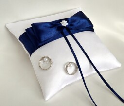 Bílo - tmavě modrý polštářek pod snubní prstýnky s mašlí