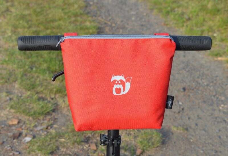 Taška na kolo nebo koloběžku červená s reflexním prvkem