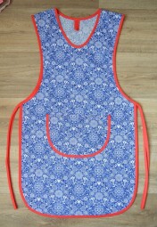 Dámská bavlněná zástěra přes hlavu safírově modrá Folklor