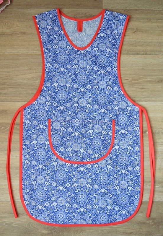 Dámská bavlněná zástěra přes hlavu safírově modrá Folklor