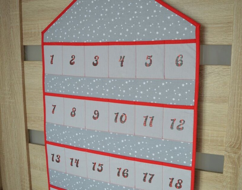 Textilní adventní kalendář na pověšení