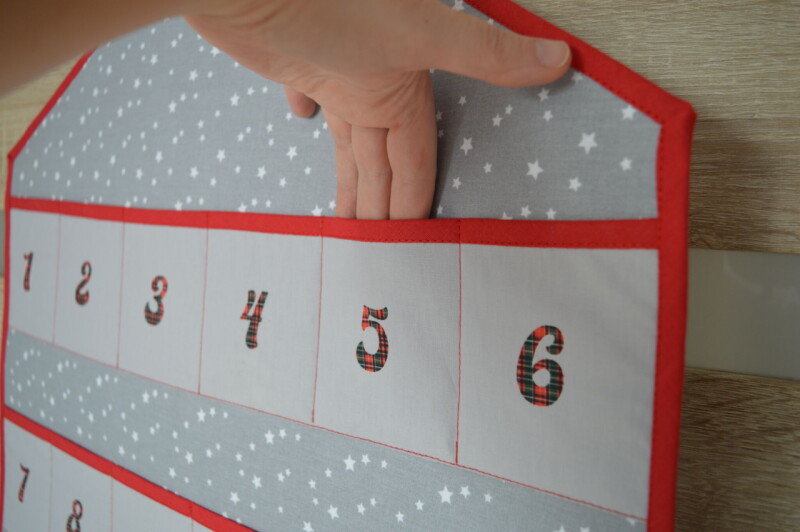 Textilní adventní kalendář na pověšení