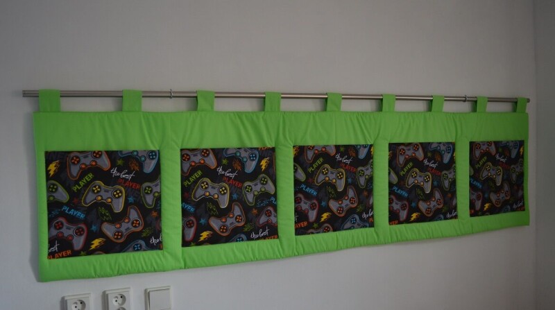 Velký kapsář na zeď 200x50 cm - Herní motiv na zelené