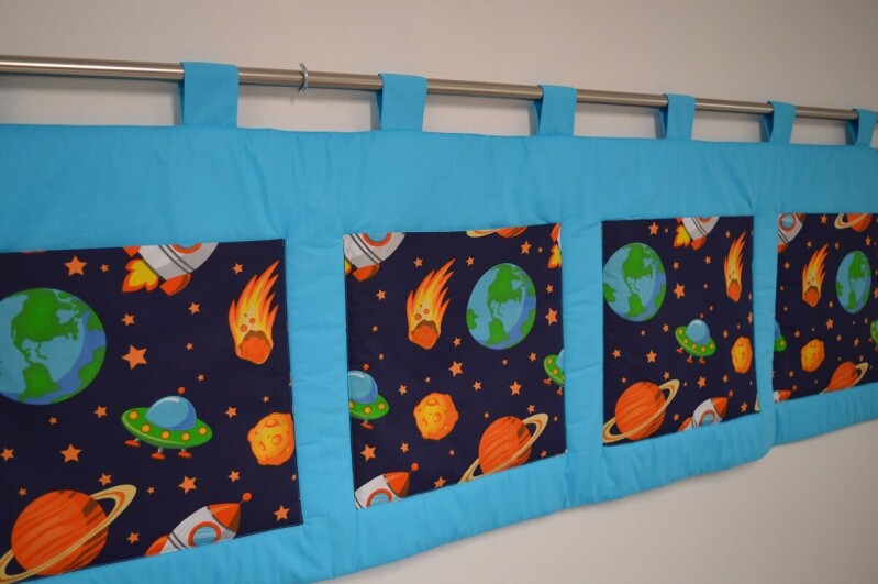 Velký kapsář na zeď 200x50 cm Vesmír na tmavě tyrkysové