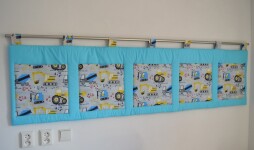 Velký kapsář za postel 200x50 cm tyrkysová Stavební stroje