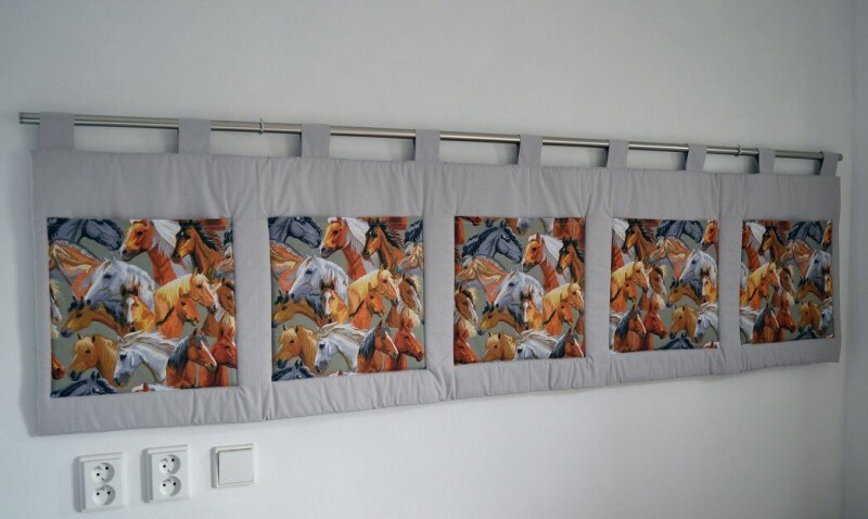 Kapsář za postel 200x50 cm Koníci