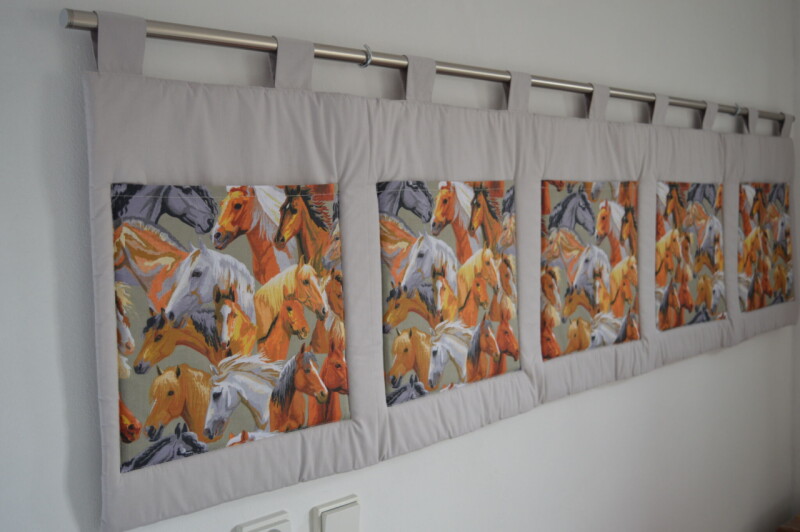 Kapsář za postel 200x50 cm Koníci