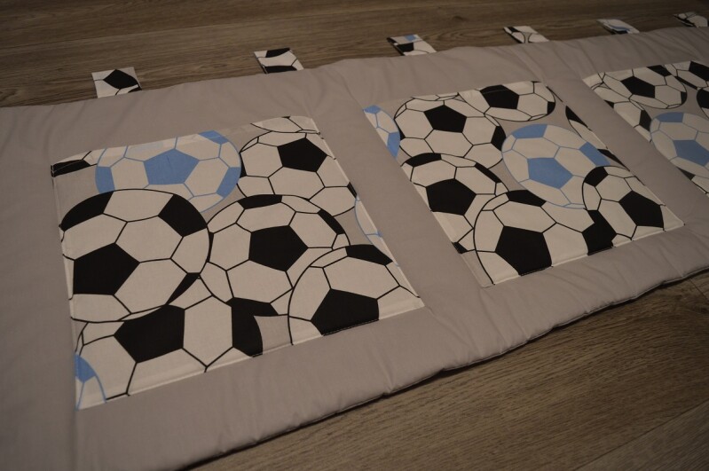 Velký kapsář na zeď 200x50 cm - světle šedá Fotbal