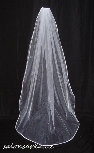 Jednoduchý bílý závoj s lemem v délce 150 cm