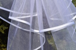 Svatební závoj vrstvený lemovaný 50cm - bílá