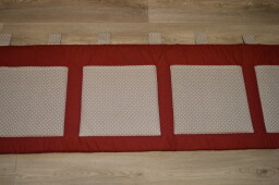 Velký kapsář na zeď za postel 192x50 cm vínová Puntík