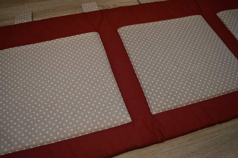 Velký kapsář na zeď za postel 192x50 cm vínová Puntík
