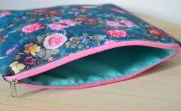 Obal/pouzdro na mokré plavky 24 x 24 květiny na petrolejové