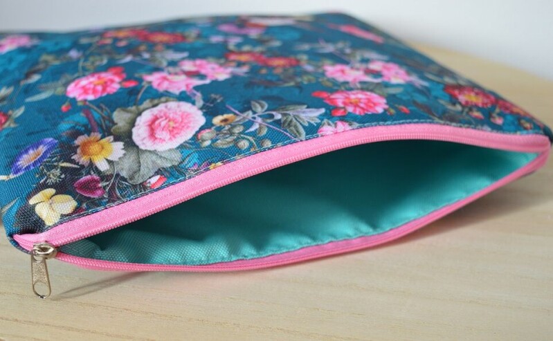 Obal/pouzdro na mokré plavky 24 x 24 květiny na petrolejové