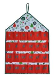 Závěsný adventní kalendář červené kapsičky