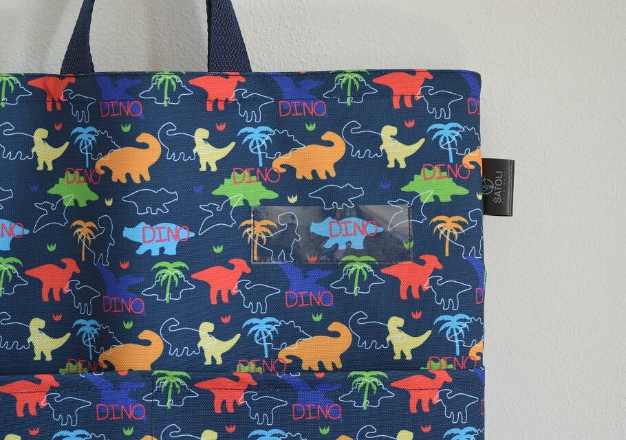 Kapsář do školky na pověšení dino na tmavě modré