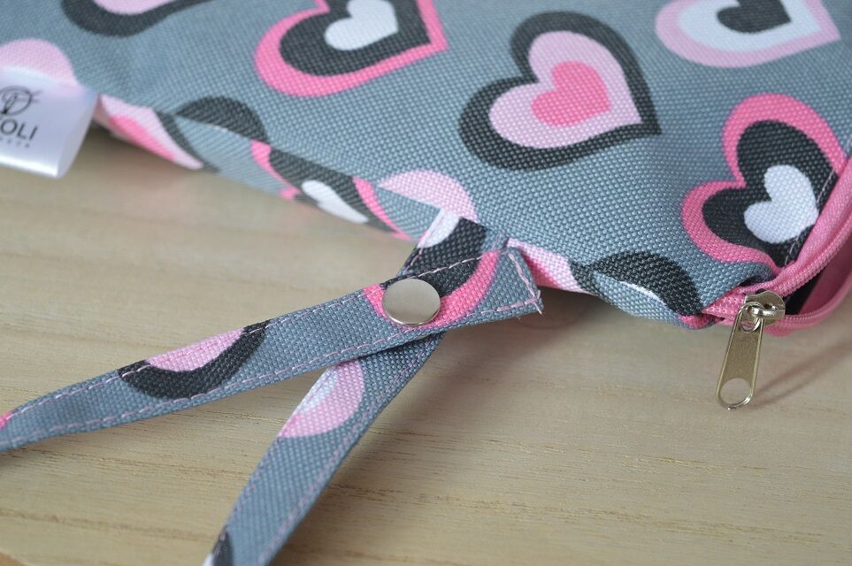 Obal na mokré plavky 21x22 cm srdíčka na šedé