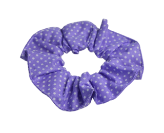 Látková scrunchie gumička do vlasů fialová s bílým puntíkem